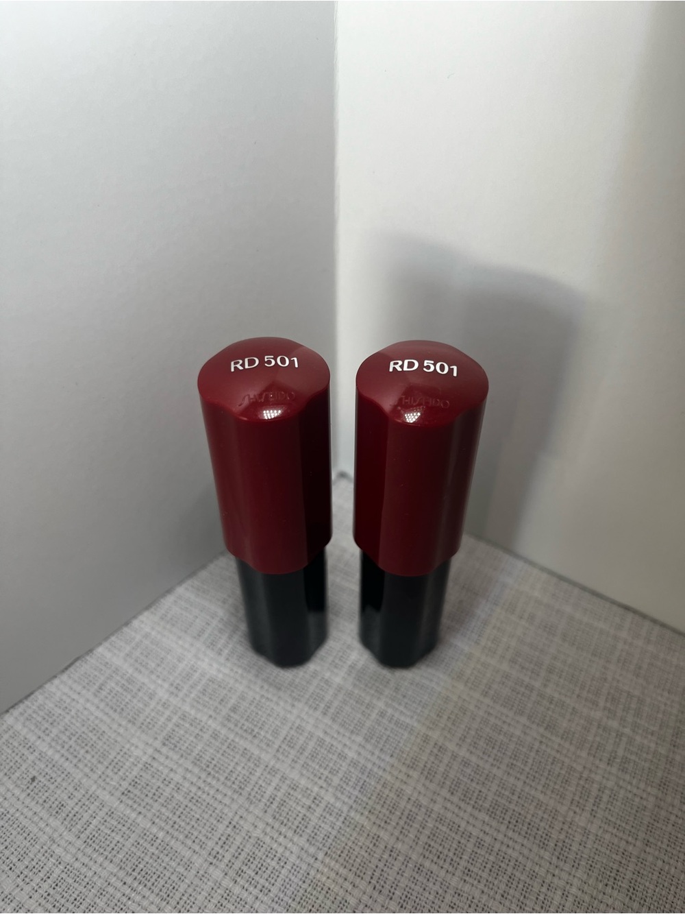 Shiseido RD.501 Drama, Lacquer Rouge lipsticks (2) NNB